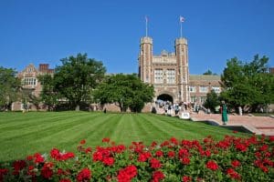 Front yard of Washington University in St. Louis that shows it's front building