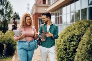 Two friends walking in the campus.