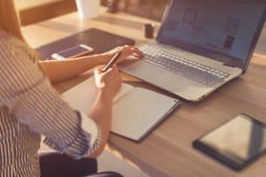 a female student taking online class