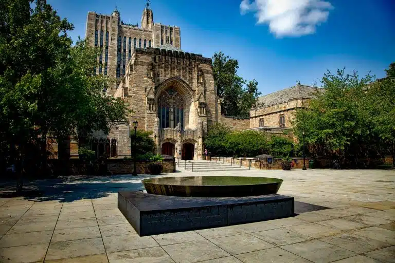 A building inside Yale University