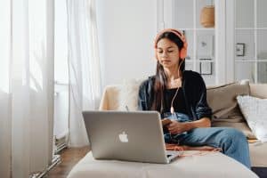 female student preparing for the carnegie mellon application deadline