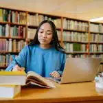 When Should You Start Applying for Scholarships? Timeline + Tips