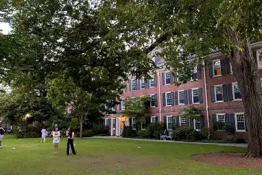 yale campus tour