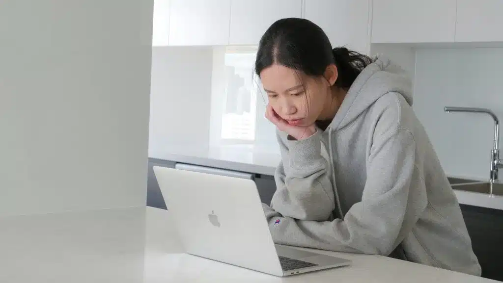 A young woman researching Amherst vs Swarthmore.