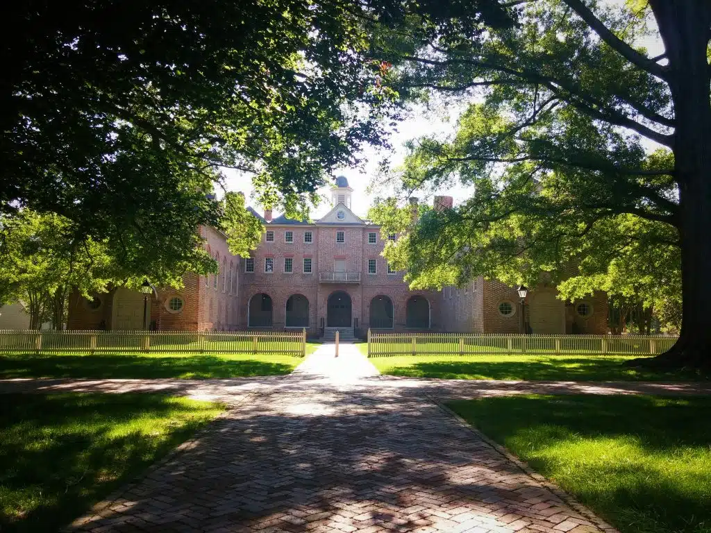 William & Mary acceptance rate highlighted by the historic Wren Building and tree-lined campus walkway at William & Mary in Williamsburg, Virginia.